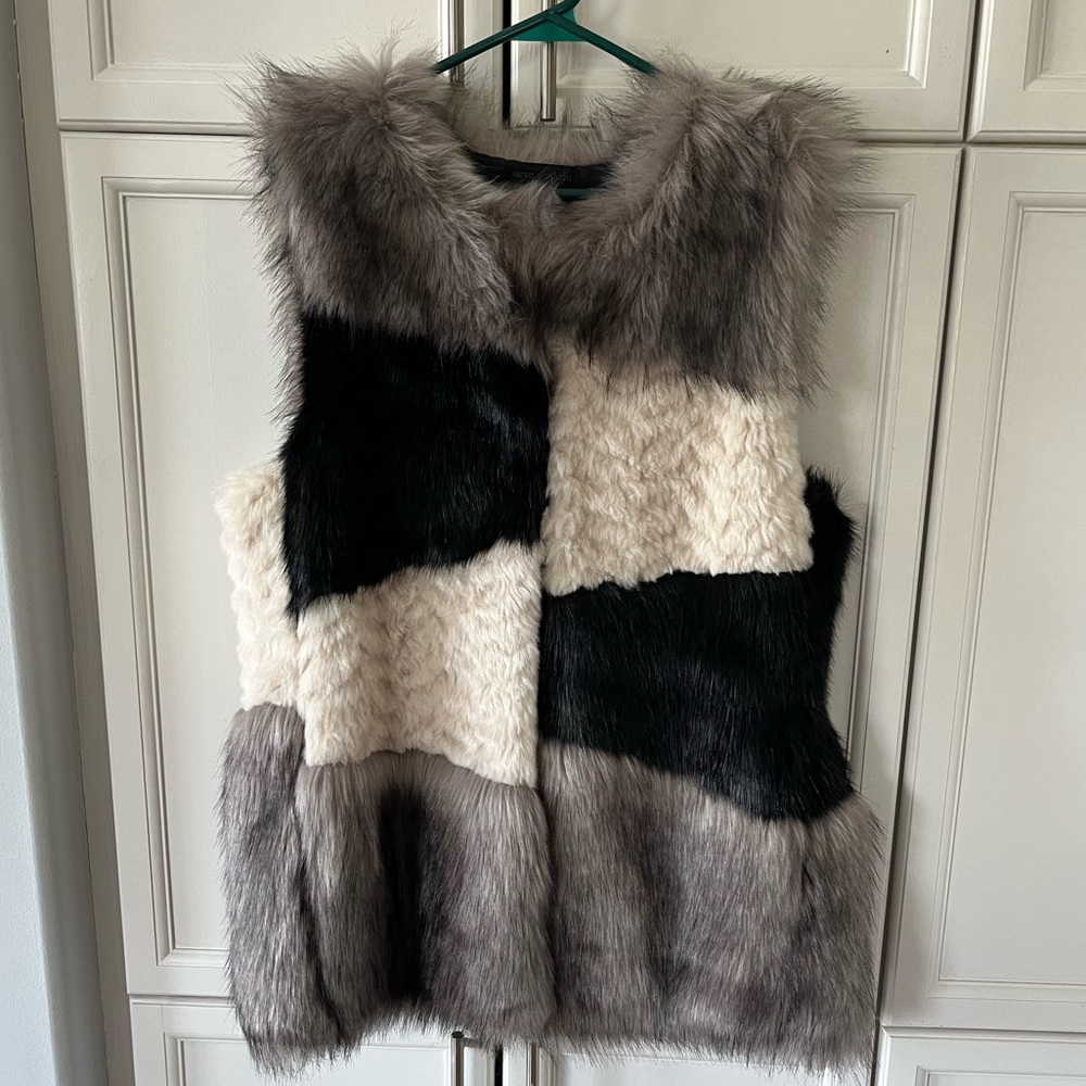 Steve Madden faux fur vest (NWOT) (size M/L) Gorgeous statement piece!